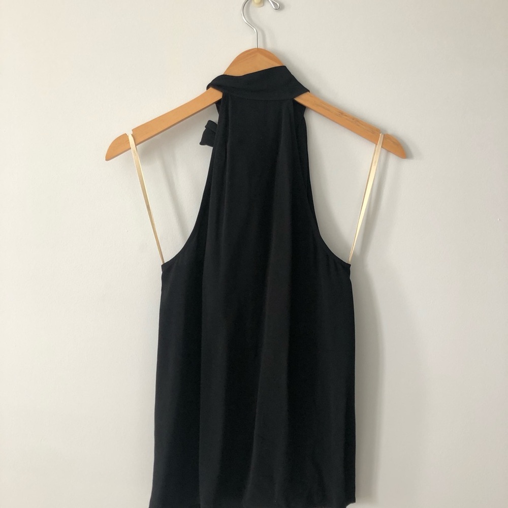 ✨ Black Sleeveless Blouse | Aritzia - Picture 4 of 7